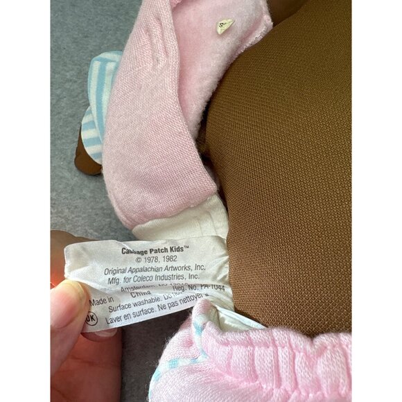 Vintage Cabbage Patch Kids 1982 Tan Baby Doll w/ Pink Outfit & Striped Sleeves 1 - Picture 6 of 14